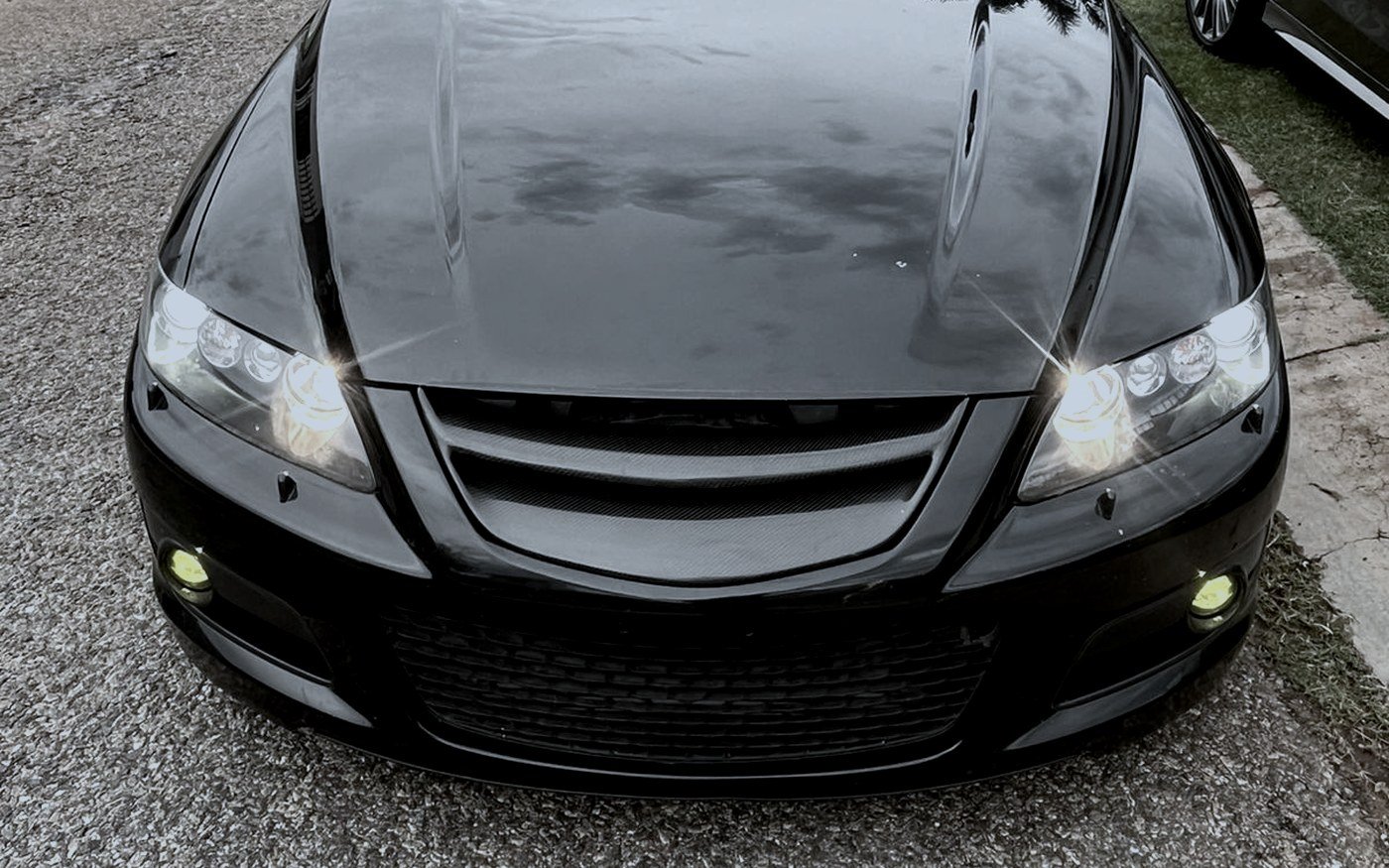 The Mazdaspeed 6 front end with the Gapped Performance carbon grille fitted and the badge removed.